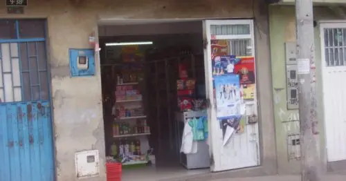 TIENDA DE BARRIO CALLE 31 TRIÁNGULO TIENDA DE BARRIO CALLE 31 TRIÁNGULO